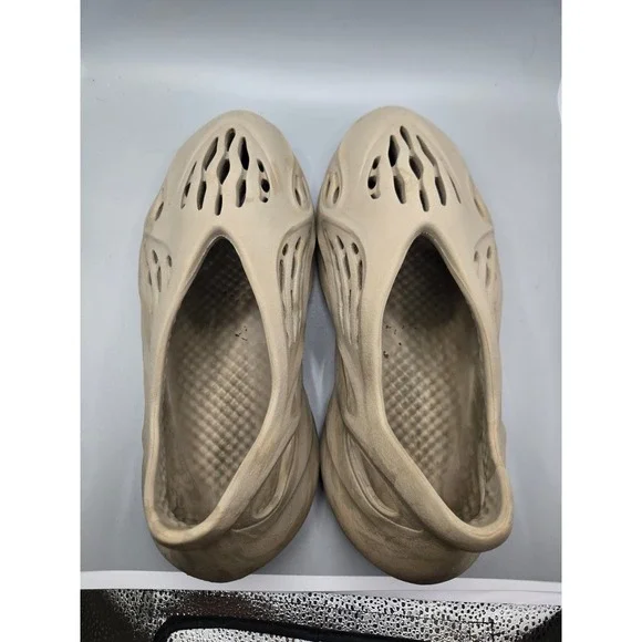 Adidas Yeezy Foam RNNR Sand Men's Size 10 GW3354 Slip-On Casual Shoes - Picture 6 of 9